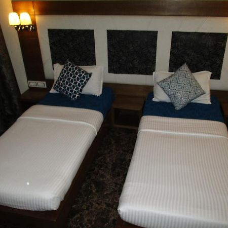 מומביי Hotel Sapna מראה חיצוני תמונה