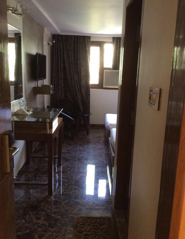 מומביי Hotel Sapna מראה חיצוני תמונה