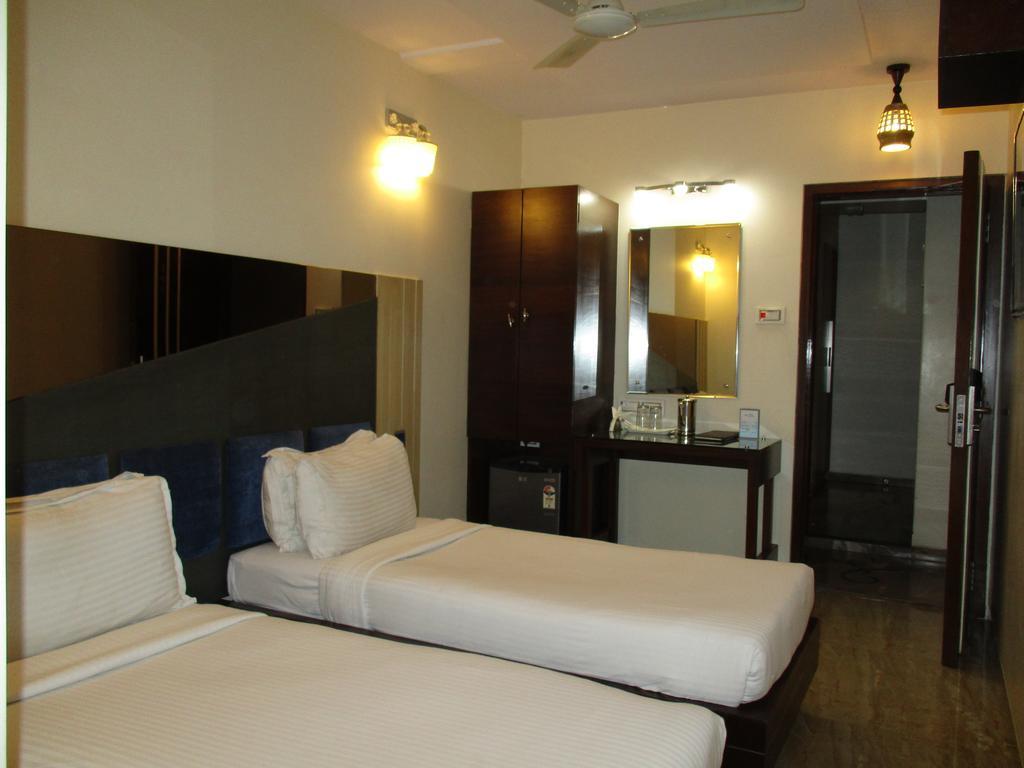 מומביי Hotel Sapna מראה חיצוני תמונה