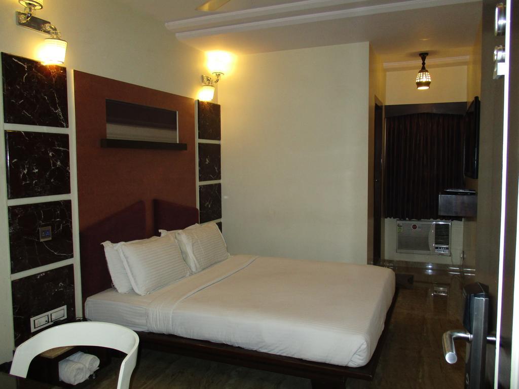 מומביי Hotel Sapna מראה חיצוני תמונה