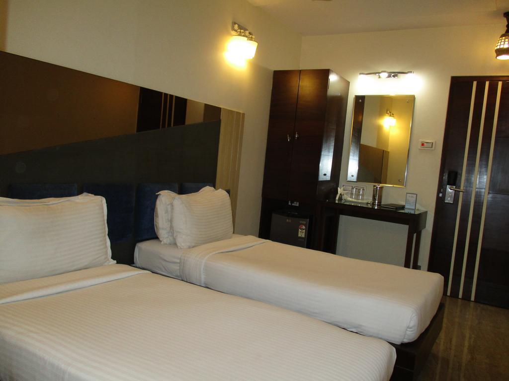 מומביי Hotel Sapna מראה חיצוני תמונה
