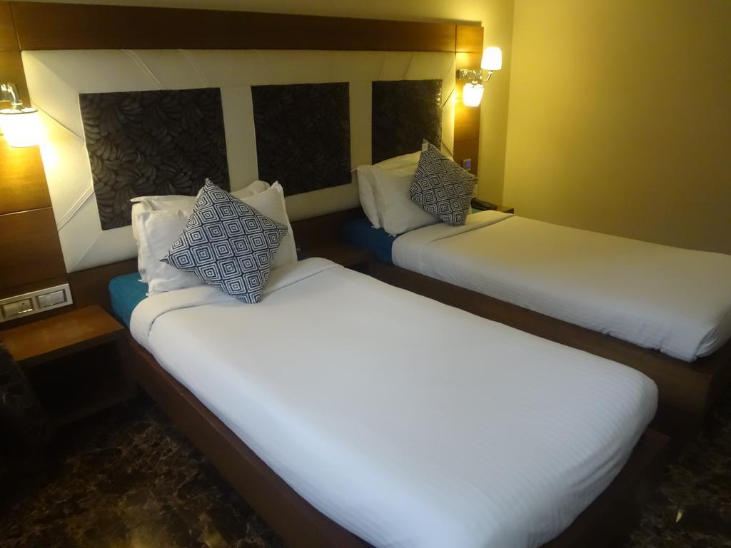 מומביי Hotel Sapna מראה חיצוני תמונה