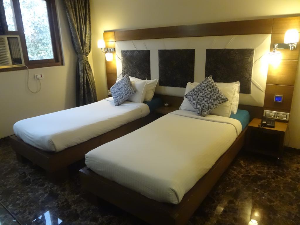 מומביי Hotel Sapna מראה חיצוני תמונה
