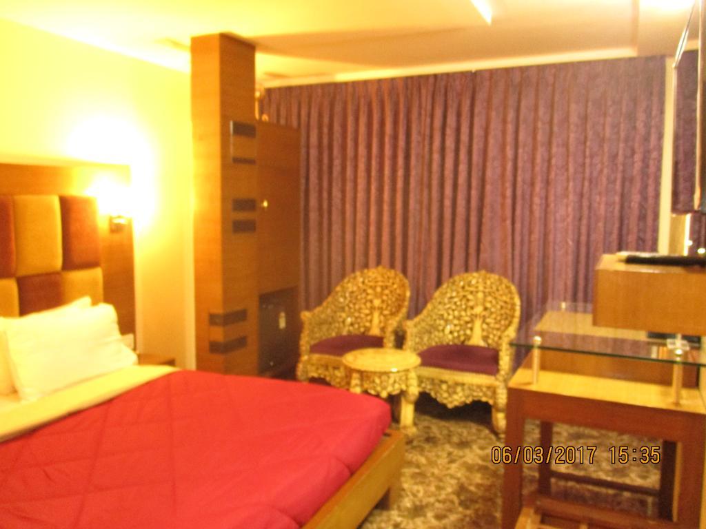 מומביי Hotel Sapna מראה חיצוני תמונה