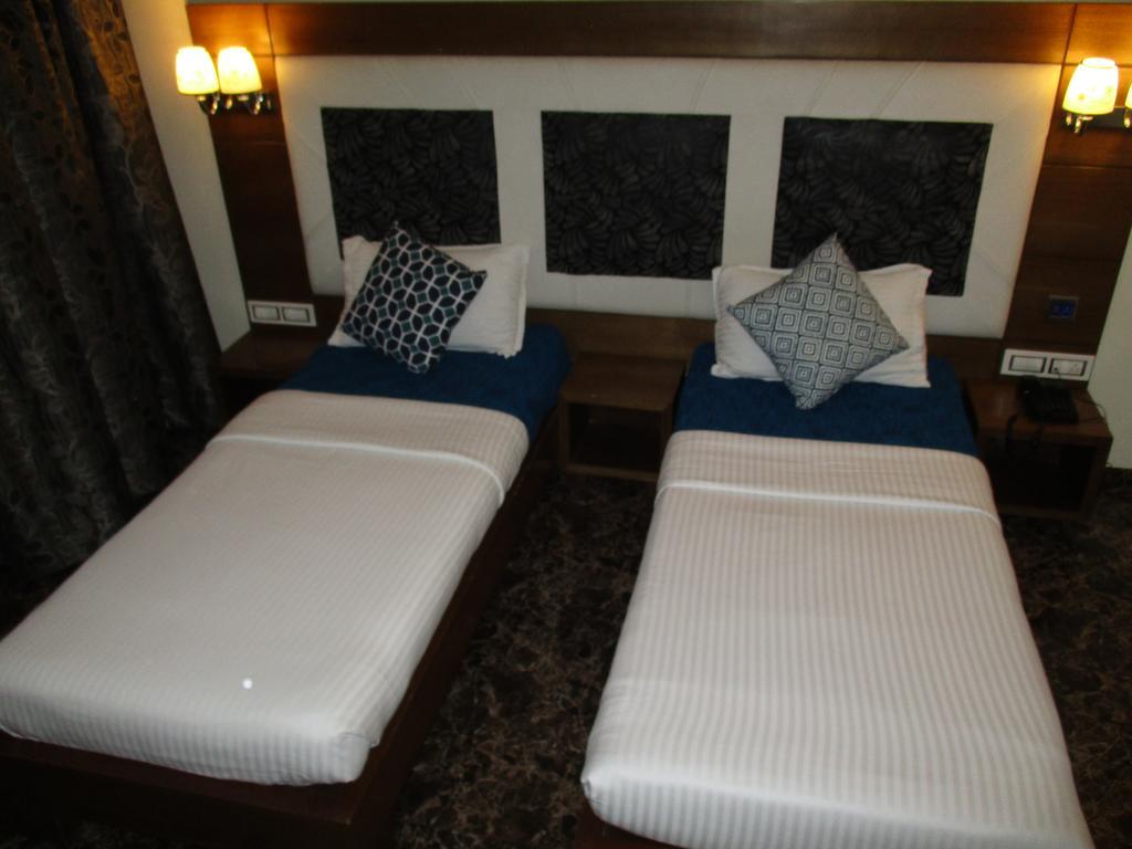 מומביי Hotel Sapna מראה חיצוני תמונה
