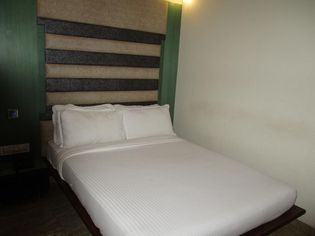 מומביי Hotel Sapna מראה חיצוני תמונה
