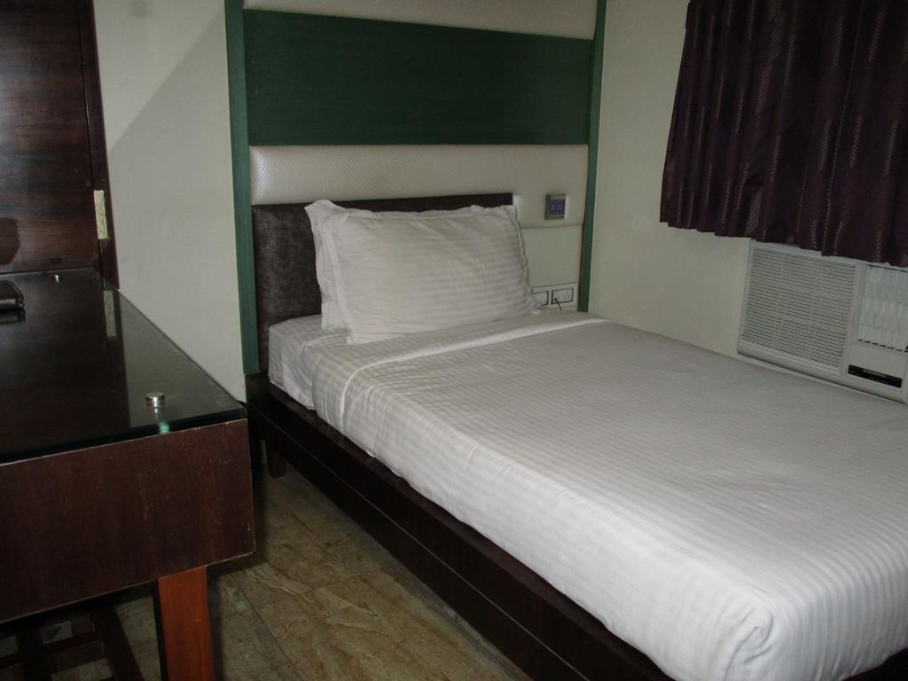 מומביי Hotel Sapna מראה חיצוני תמונה