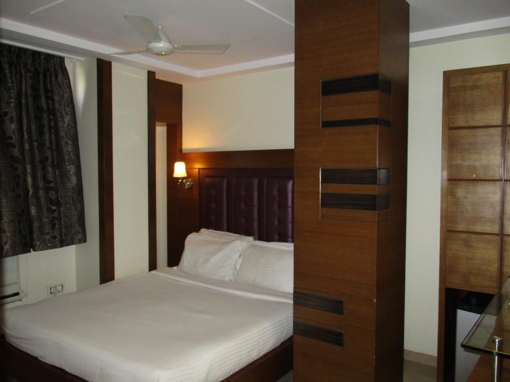 מומביי Hotel Sapna מראה חיצוני תמונה